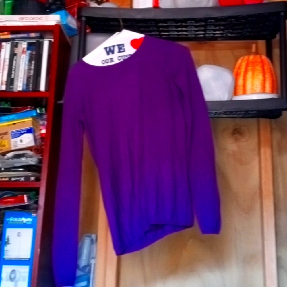 Long sleeve light sweater
